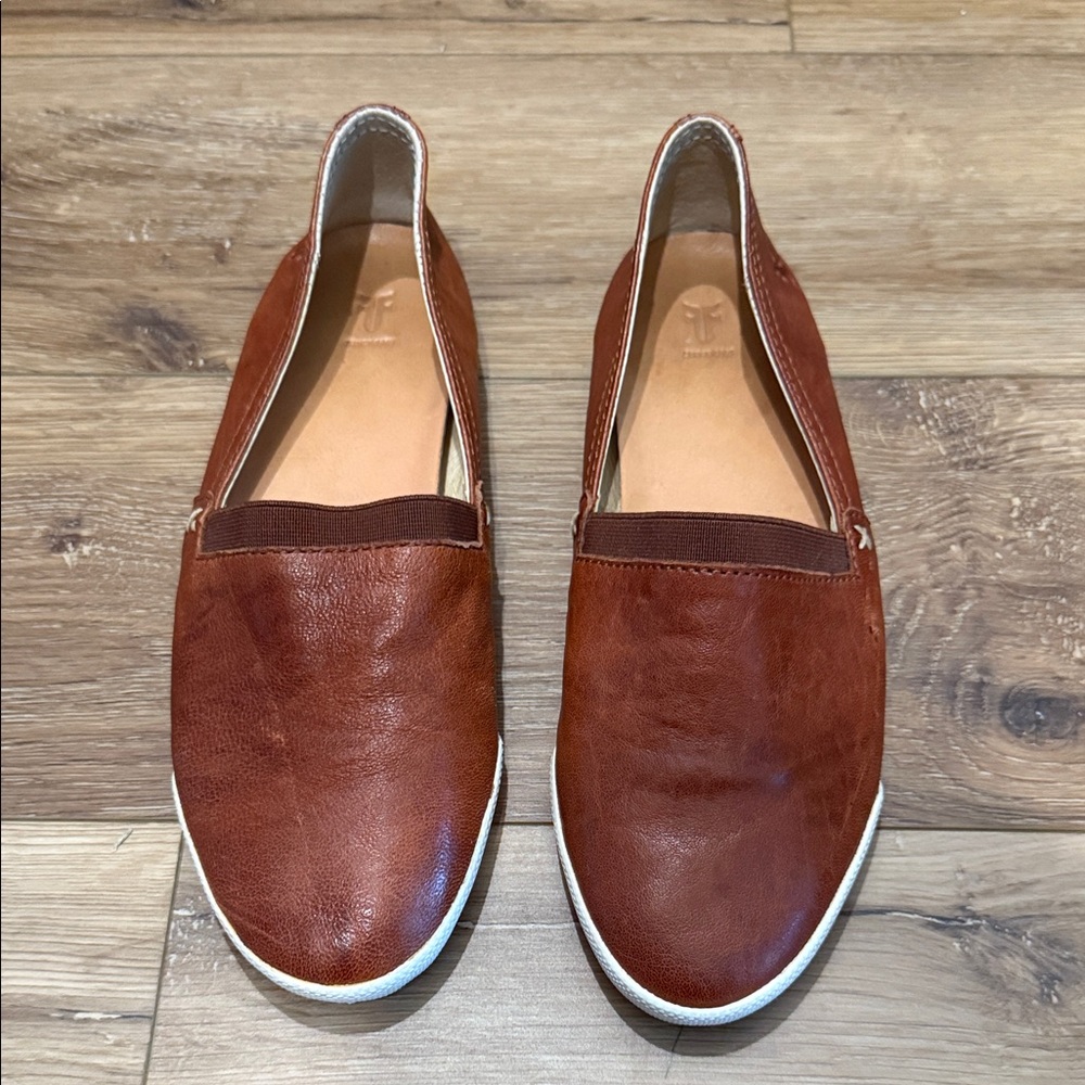 Frye Melanie Slip-Ons in Cognac - 6